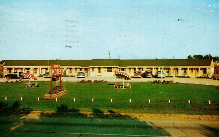 Sunset Lodge (Sunset Motel) - Old Postcard